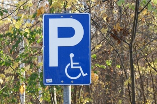 Foto: Behindertenparkplatz © Querschnitt, pixelio.de Foto: Behindertenparkplatz © Querschnitt, pixelio.de